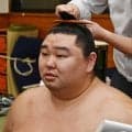 正代が大関霧島から白星「明日も結びなんすよ」73場所目、通算1000番飾る