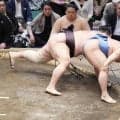 平幕の翔猿が土俵際での大逆転で朝乃山を破り2敗守る　「翔猿にはこれがある」玉ノ井親方