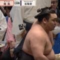 「今日最多49本の懸賞金は…」実況アナも思わず伝えた圧巻光景 霧島が手にした“分厚い束”にファン騒然「凄い量だな」
