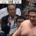 まさに魔術師！宇良、土俵際で“驚異の粘り” 上体大きく反らす離れ業に「何この体勢…」「よく残した」驚きと称賛相次ぐ