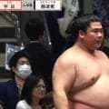 「なんだこのちいかわは」「ドヤ歩き最高」覚醒した宇良、藤凌駕を豪快にぶん投げる「決めた後の足がセクシーすぎw」自信満々リアクションにファン大興奮