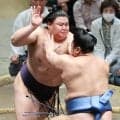 義ノ富士、日大先輩・翔猿を思いっきり張って３敗死守「動きを止めたい」...７日目３差から大逆転賜杯が見えてきた
