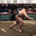 「三田どうした！」“異変”発生に館内悲鳴とざわめき “史上最強の新弟子”との全勝対決に完敗「たった腕一本で」ファン困惑