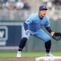 岡本和真の“横”を「抜けるわけない」　体勢崩されながら…失点阻止の衝撃プレーに歓喜