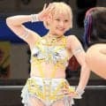「二頭筋ヤバイ！」人気レスラーなつぽいの肩を抱く元女子アスリートの姿にびっくり「鉄アレイ似合いすぎｗ」