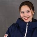 「追っかけられたい」25歳モーグル女子、白バイ隊員に！？ 笑顔で敬礼ポーズも…「赤の制服もとってもお似合いですね！」