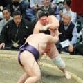 義ノ富士が３敗同士の対戦を制し、優勝争いに踏みとどまる　宇良は４敗に後退