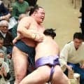 十両陥落が決定的の玉鷲　11敗目も「前に走る」残り２日間へ決意　取組前はソックスで寒さ対策
