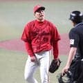 広島・栗林まさか初回降板　アクシデントに球場騒然　防御率２位の右腕が初回に２０イニングぶり失点後わずか１７球でベンチへ