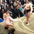 「緊張した」義ノ富士３敗守った「突っ張りの回転で」くせ者宇良退けトップ１差追走