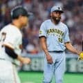 【阪神】大逆転は許さん！坂本誠志郎がガッツポーズ　８回ピンチを連続三振でしのいで感情あらわ