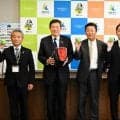 野球しようぜ！ガイナーズが小学校に用具プレゼント　香川・観音寺
