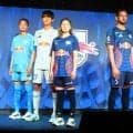 サッカーRB大宮、新ユニホームをお披露目　スピード感を表現