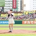 球場に「うわーっ！」とかわいい悲鳴　始球式で声優・相良茉優が大暴投「やらかしましたね～！」と落胆　大西亜玖璃はノーバンならずも「よく頑張ったかな」