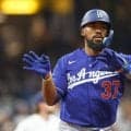 ドジャースのＴ・ヘルナンデスが逆転3ラン　大谷翔平が「ひまわりの種」シャワーを浴びせる