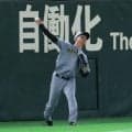 阪神　森下翔太が左翼守備でビッグプレー！左翼線の打球を二塁へノーバンストライク送球　ダルベックが余裕でタッチアウトに