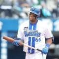 横浜スタジアムに「ビシエド！」コール　七回に代打で空振り三振　スタンドに一礼、大声援にヘルメットを掲げて応える