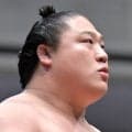 若隆景が３敗を守る　結びで霧島が勝てば２人で優勝決定戦、霧島が負ければ２度目の優勝