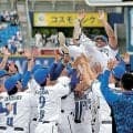 「泣けるよ」ＤｅＮＡ　電撃引退ビシエドの「送別会」度会の密着ショット投稿に反響「皆さん素敵な笑顔」