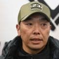 巨人・阿部慎之助監督の逮捕で渋谷署前は騒然　深夜に約５０人の報道陣が詰めかける　警察官が出て指示も