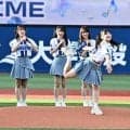 「届いてて凄すぎる」ハマスタ降臨のツインテール美女、豪快足上げで見事なノーバン投球に騒然「恋した」「キュンかわ」「ふつうに上手い」
