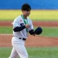 【ヤクルト】丸山和郁がサイクル安打表彰でグラウンド登場　22日「右太もも裏の肉離れ」で抹消