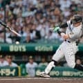 【阪神】両チームバット折れすぎ…５回まで計４本にどよめき　佐藤輝明のバット破片は二塁後方へ