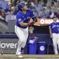 岡本和真出場試合でまさかの珍事　マーリンズ打者の打球が２球連続でベンチの同僚→相手先発を強襲　直撃も大事に至らず　スタンドがざわつくアクシデント