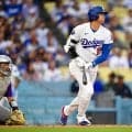 大谷翔平、右手首付近に死球でヒヤリ　球場どよめく　28日先発予定、交代はせず一塁へ