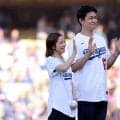 りくりゅうペアが始球式登場で「ドジャースの試合に華を添えた！」　“チェアリフト”に反響、山本由伸＆佐々木朗希と3ショットも【フィギュア】