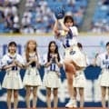 AKB48伊藤百花がセレモニアルピッチでノーバン投球「100点満点で」石田裕から投球指導