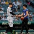 えっ！？阪神・佐藤輝の目が真ん丸になってる！同学年アメフト選手の剛速球に仰天　甲子園のスタンドが大きくどよめいたシーン