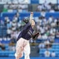 【ヤクルト】フリーアナ山本萩子がノーバン始球式「夢の神宮のマウンドに上がることできて幸せ」