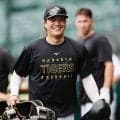 【阪神】伏見寅威が２試合ぶりベンチ入り　梅野隆太郎らと話し込む　ホット情報持つ交流戦007