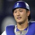 ＤｅＮＡ　捕手・松尾の股間に投球が当たり治療受ける　打者・渡部の右肘付近に当たった死球が方向を変えて急所へ　前の回にはファウルの打球が直撃