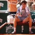 王者シナーが悪夢の逆転負け…熱中症のような症状により勝利目前で失速、生涯グランドスラム挑戦は2回戦で終幕[全仏オープン]