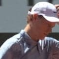 一体何が…？「今日は私の日じゃなかった」優勝候補大本命のシナー、全仏OPまさかの2回戦敗退に労いの声続々