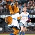 【日本ハム】「コキン」ちゃんの声優・平野綾がファーストピッチでノーバン投球