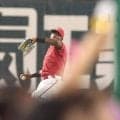 広島・ファビアンがレーザービーム発動！　正確な送球で本塁生還許さず先発・森下を救う