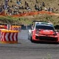WRCラリージャパン：競技2日目、追い上げるソルベルグが痛恨のコースオフ。首位エバンスがオジエに17.8秒差で最終日へ