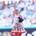 新庄スカートで牧野真莉愛が始球式　３年連続で見事なノーバン投球「ＬＯＶＥ新庄！」　ＬＯＶＥマシーンも熱唱