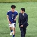 【日本代表】森保監督が猛抗議…ハーフラインまで飛び出す→審判員がテクニカルエリアまで戻す