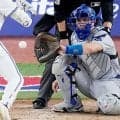 日本捕手の基本の構えは「強いストレスに」　MLBでは95％超…世界基準の“片膝立ち”
