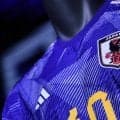 ｢なんやこのジャージ｣日本代表が壮行試合で着用した"90年代風レトロウェア”に大反響！旧エンブレム仕様に｢清水商を思い出す｣