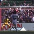「2番手の選手ではないよな」FC東京のサブGKが神セーブ連発「片手セーブ王だな」「ヤバい好きになってきた」プレー直後の“ウィンク”も話題に