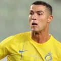 えっ４１歳！？「オーラありすぎ」サッカーとバスケ界のスーパースター２人が湯船につかってグータッチ　驚異の肉体に日本球界のレジェンドも「ユニコーン！」