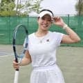 【テニス】「ナイスバディ」スポブラ姿の大胆ショット披露　写真集発売の園田彩乃が筋トレが話題