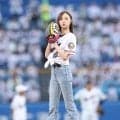 始球式のカメラワークにネット騒然！引きの映像に変わった瞬間「脚長すぎて笑った」「もう芸術の域」「かっわえ！」元乃木坂の梅澤美波「１００点です」