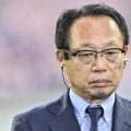 【なぜ森保監督に議論を吹っ掛けるのか】空港の片隅で戦術を語った岡田監督、メキシコ五輪の長沼監督を質問攻めに、日本代表が示した漢気！