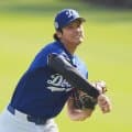 大谷翔平が試合前にグラウンドでキャッチボール　客席にボール投げ入れる“神対応”も